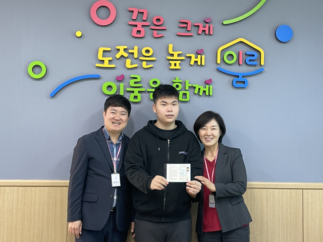 대구이룸고 생산제조과 3학년 이준석 학생이 올해 제1회 정기 기능사 시험에서 실기평가 만점을 받고