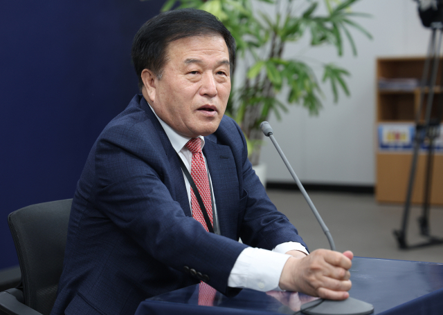 이진복 대통령실 정무수석이 2일 서울 용산 대통령실 청사에서 국민의힘 태영호 최고위원과의 대화 관련 언론보도 등 현안에 대해 해명하고 있다. 연합뉴스
