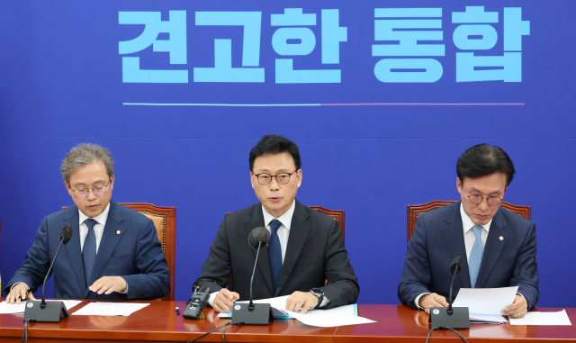 더불어민주당 박광온 원내대표가 2일 오전 서울 여의도 국회에서 열린 원내대책회의에서 발언하고 있다. 연합뉴스