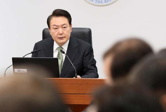 윤석열 대통령이 2일 서울 용산 대통령실 청사에서 국무회의를 주재하고 있다. 연합뉴스