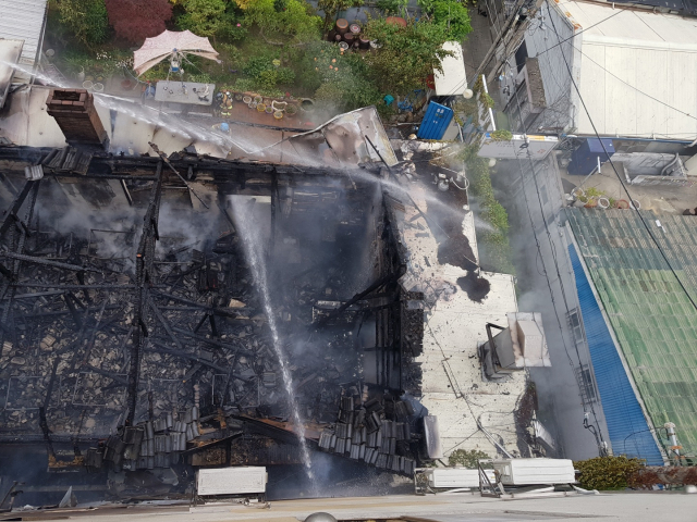 3일 오후 3시 18분쯤 중구 공평동 공평네거리에 위치한 1층짜리 음식점에서 불이 났다. 대구소방안전본부 제공