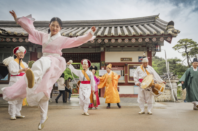 영주 선비촌에서 전통 연희 한마당이 펼쳐지고 있다. 영주시 제공