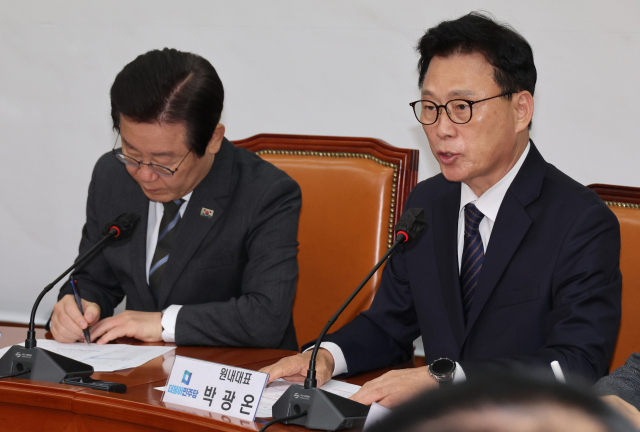 박광온 더불어민주당 원내대표가 8일 국회 당 사무실에서 최고위원회의를 하고 있다. 연합뉴스
