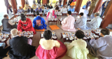1519년 농암 이현보 선생이 안동부사로 재직시 남녀귀천을 막론하고 80세 이상 어르신들을 관아로 초청해 잔치를 베풀었던 자료를 근거로 올 해 12회째 이어오고 있는 안동 양로연이 마련됐다. 권기창 안동시장과 김경도 안동시의회 부의장은 초청된 어르신들에게 술과 음식을 대접하며 만수무강을 기원했다. 엄재진 기자
