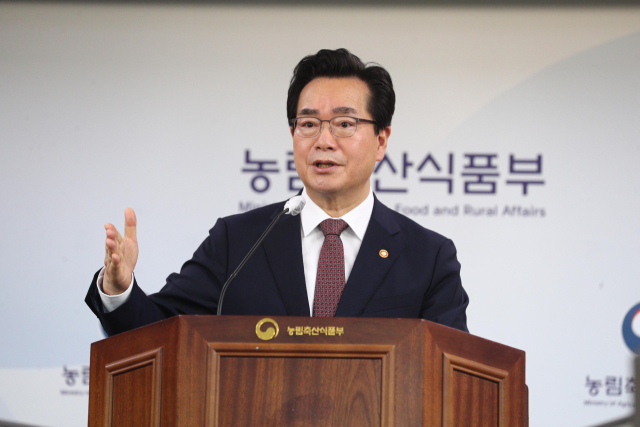 정황근 농림축산식품부 장관이 8일 정부세종청사에서 취임 1주년 성과 백브리핑을 하고 있다. 연합뉴스