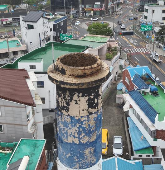 목욕탕 노후 굴뚝. 제공 경남도