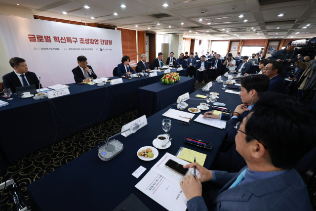 이영 중소벤처기업부 장관이 지난 8일 서울 중구 한국프레스센터에서 열린 글로벌 혁신 특구 조성 방안 간담회에 참석해 발언하고 있다. 연합뉴스