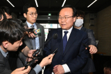 각종 설화와 논란을 일으킨 국민의힘 김재원 최고위원이 8일 오후 서울 여의도 국민의힘 당사에서 열린 중앙윤리위원회 참석에 앞서 입장을 밝히고 있다. 윤리위는 이날 3차 회의를 열고 김재원·태영호 최고위원의 소명을 들은 후 최종 징계 수위를 정한다. 김 최고위원은