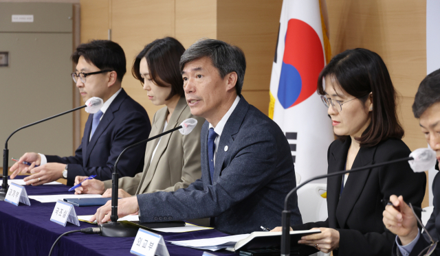 12일 정부서울청사에서 박구연 국무조정실 1차장이 후쿠시마 원전 오염수 전문가 현장 시찰단 관련 브리핑을 하고 있다. 연합뉴스