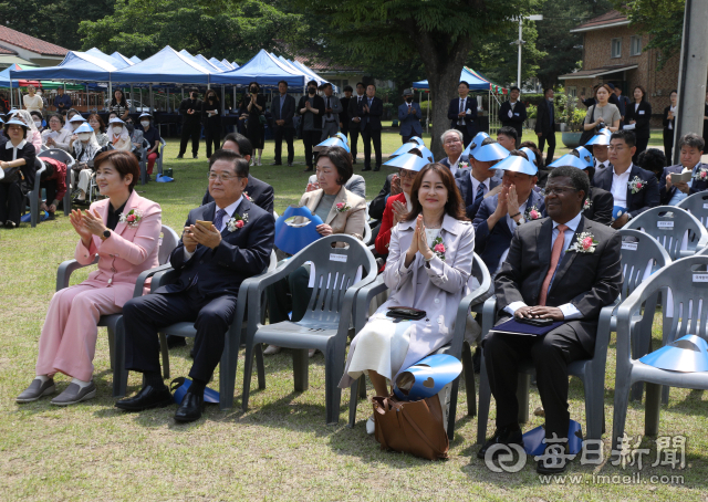 13일 오전 대구 동구 검사동 한국SOS어린이마을 앞마당에서