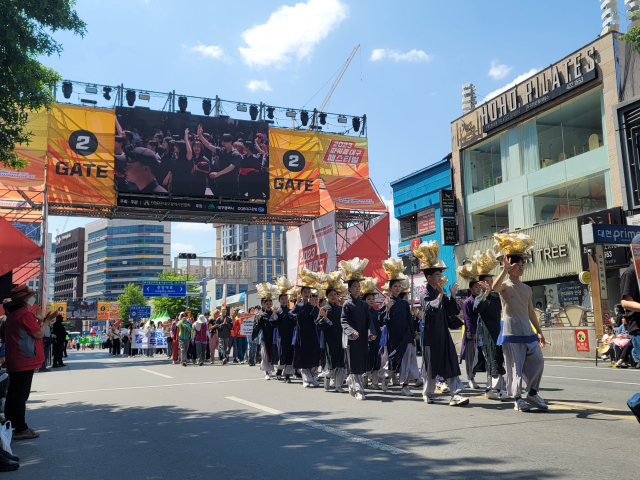 14일 중구 국채보상로 중앙네거리에서 공평네거리까지 약 600m에 이르는 구간에서 '2023 파워풀 대구페스티벌'이 열리고 있다. 박성현 기자