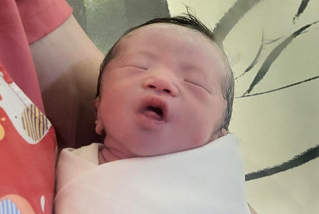 김민정아가