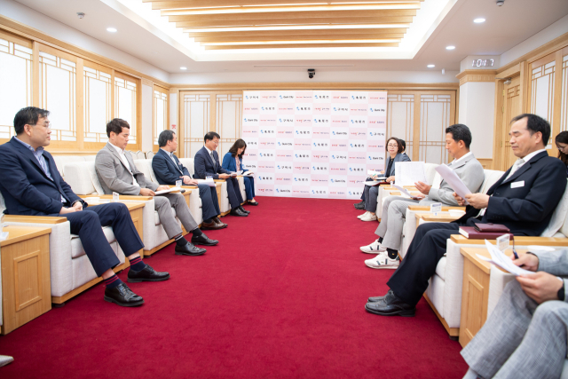 경북 구미시는 15일 구미시청에서 경북교육청 유아교육진흥원 설립의 원활한 추진을 위해 간담회를 열고 전폭적인 지원을 약속했다. 구미시 제공