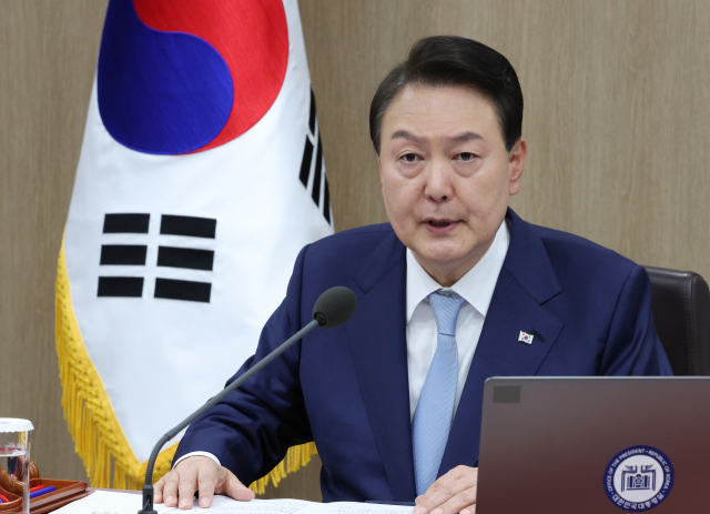 윤석열 대통령이 16일 서울 용산 대통령실 청사에서 열린 국무회의에서 모두발언하고 있다. 윤 대통령은 이날 간호법 제정안에 대해 법률안 거부권을 행사했다. 연합뉴스