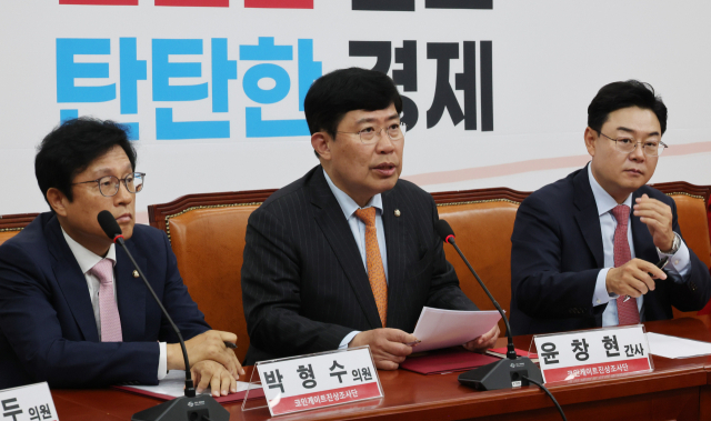 국민의힘 윤창현 코인게이트 진상조사단 간사가 16일 오전 서울 여의도 국회에서 열린 코인게이트 진상조사단 첫 회의에서 발언하고 있다. 연합뉴스