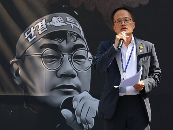 건설노조 총파업 결의대회 참석한 박주민 의원 16일 오후 서울 세종대로에서 열린 건설노조 탄압 중단 촉구 총파업 결의대회에서 더불어민주당 박주민 의원이 발언하고 있다. 연합뉴스