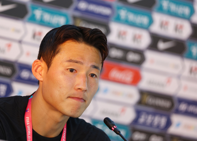 중국 프로축구 산둥 타이산에서 뛰고 있는 한국 남자 축구 국가대표 미드필더 손준호가 구금 상태에서 중국 경찰 당국의 조사를 받고 있다. 사진은 지난 2022년 카타르 월드컵 대표팀 당시 인터뷰하는 손준호. 연합뉴스