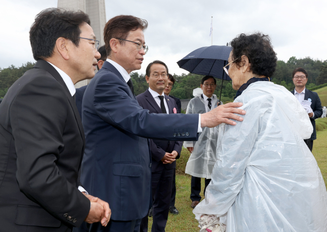 이철우 경북도지사는 18일 광주 북구 국립 5·18민주묘지에서 개최된