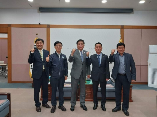 한국법무보호복지공단 부산지부는 재사회화위원회와 지난 17일 부산시의회를 방문해 안성민 부산시의회 의장과 강달수 시의원을 면담했다. 제공 한국법무보호복지공단 부산지부