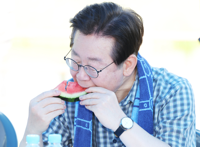더불어민주당 이재명 대표가 16일 오후 경기도 안성시 죽산면 장원리에서 열린 