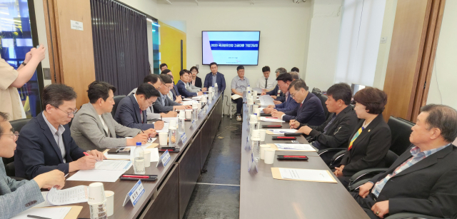지난 19일 대구경북섬유직물공업협동조합은 중구 섬유회관 3층 스페이스 오즈에서