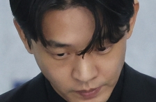 유아인 구속영장 심사 24일 오전 11시로 확정