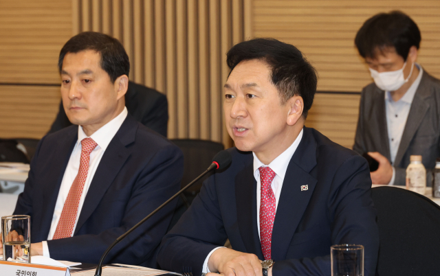 국민의힘 김기현 대표가 22일 오후 서울 마포구 상장회사회관에서 열린 한국중견기업연합회 주최 국민의힘 당대표 초청 중견기업계 간담회에서 인사말을 하고 있다. 연합뉴스