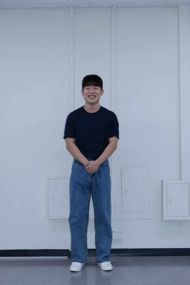 패잘알 김현동 군에 의해 변신 중인 두현이. © Copyright all rights resevered by HD. 사진 & 아트워크 김현동