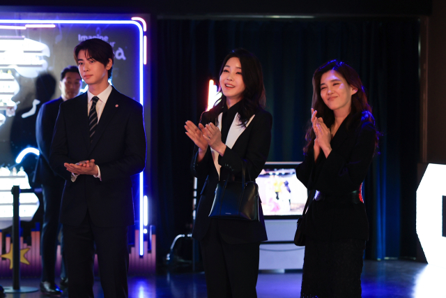 김건희 여사가 23일 서울 중구 한국관광공사 홍보관 