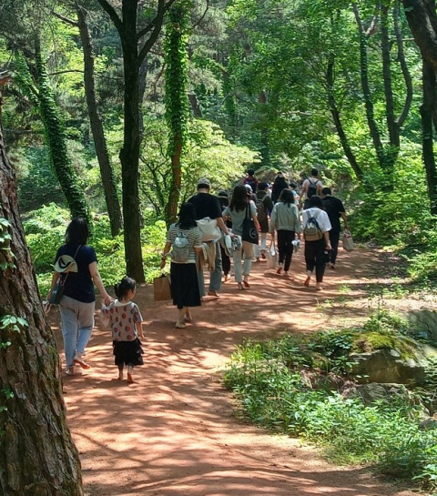 지난 20일 오전 10시 경북 칠곡에 있는 가산수피아에서 대구동일초등학교 학생·학부모·교직원 150여 명이 참여한 가운데 