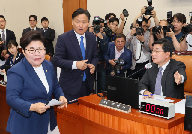 24일 오전 국회에서 열린 환경노동위원회 전체회의에서 여당 간사인 국민의힘 임이자 의원이 
