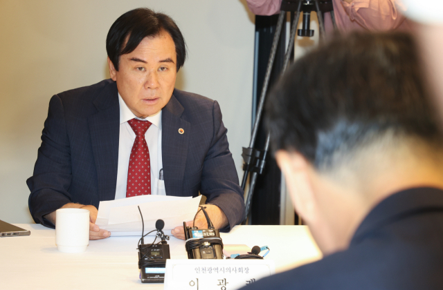 이광래 인천광역시의사회장이 24일 서울 중구 달개비에서 열린 제9차 의료현안협의체 회의에서 발언하고 있다. 연합뉴스