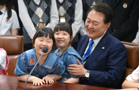 [화보] '尹이 시켜준 대통령실 견학' 누리호 발사 연기됐지만 활짝 웃은 아이들