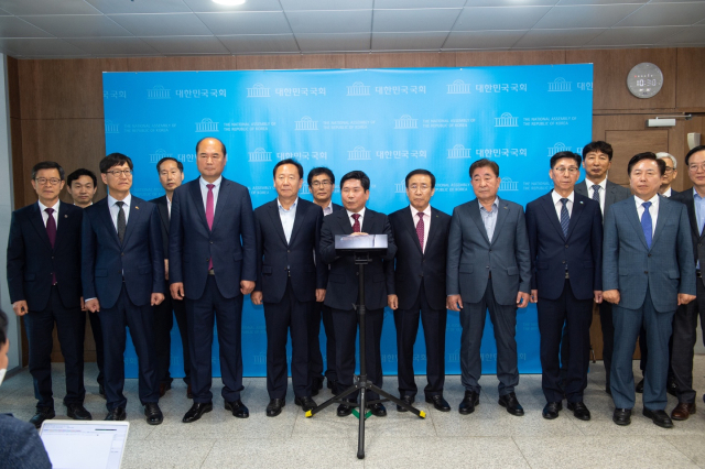 18개 시·군 공공기관 유치 추진 공동 기자회견이 25일 오전 서울 여의도 국회 소통관에서 열리고 있다. 안동시 제공