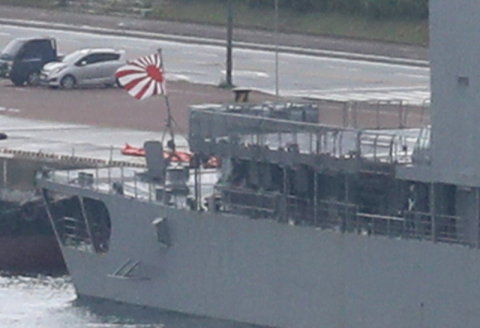 욱일기 단 일본 자위대 함정 부산항 입항…다국적 해양차단훈련 참가