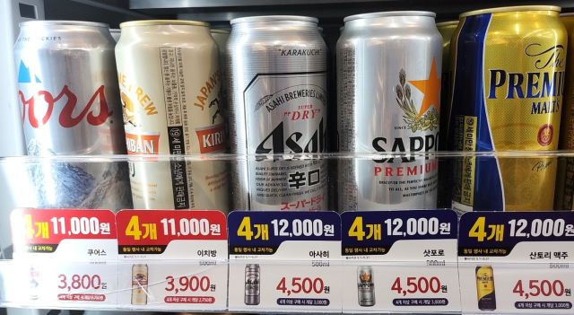 지난달 일본 맥주 수입액과 수입량이 크게 늘었다. 지난해 같은 달과 비교하면 866.7%나 급증했다. 일본의 수출규제 조치가 단행되기 시작한 2019년 7월 이후 불매운동이 한창이던 때는 대형마트와 편의점 매대에서 아사히, 삿포로 등 일본 맥주들을 찾아보기 어려웠지만, 일부 제품은 이제 