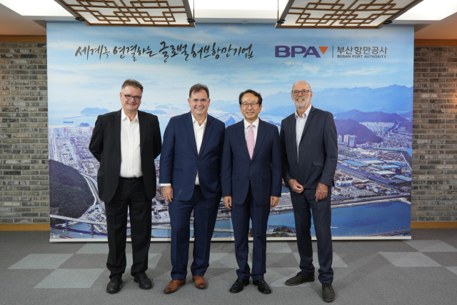 뉴질랜드 오클랜드 웨인브라운 시장이 지난 26일 부산항을 방문했다. 제공 BPA