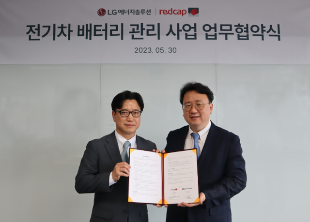 LG에너지솔루션과 레드캡투어가 30일 업무협약을 맺었다. 사진=LG에너지솔루션 제공