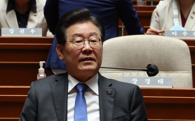 더불어민주당 이재명 대표가 30일 오후 서울 여의도 국회에서 열린 의원총회에 참석해 있다. 연합뉴스
