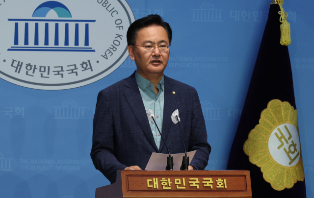 국민의힘 유상범 수석대변인이 29일 국회에서 선관위 특혜 채용 등 현안 관련 논평을 하고 있다. 연합뉴스