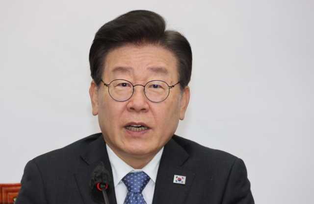 이재명 더불어민주당 대표가 2일 오전 서울 여의도 국회에서 열린 최고위원회의에서 발언하고 있다. 연합뉴스