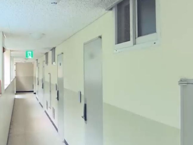 전남의 한 교직원 관사 복도. MBC