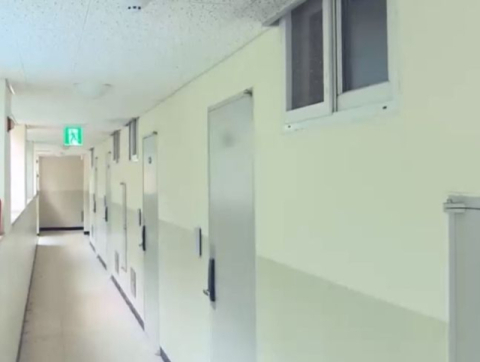 관사서 샤워 중 '찰칵'…20대 여교사 몰래 찍은 윗집 남교사