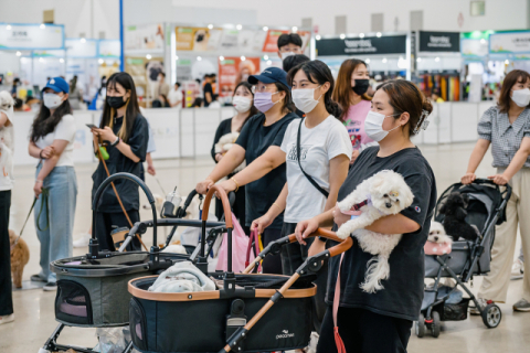 가슴으로 낳아 지갑으로 모신다?…펫플레이션 심화