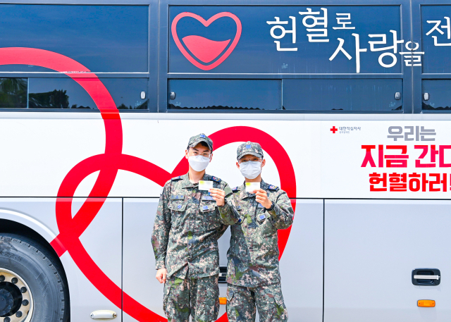 공군 제16전투비행단은 지난 7일부터 8일까지 이틀 간 모든 장병 및 군무원 대상으로 2분기 사랑의 헌혈운동을 진행했다.