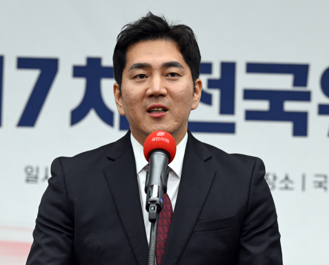 9일 국회에서 국민의힘 최고위원 보궐선거에서 당선된 김가람 당 청년대변인이 수락 연설을 하고 있다. 연합뉴스