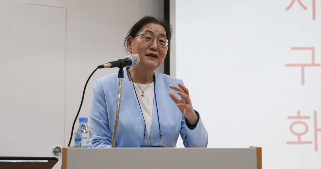 이정옥 대구가톨릭대 명예교수(전 여성가족부 장관)가 7일 열린 국제학술대회에서 