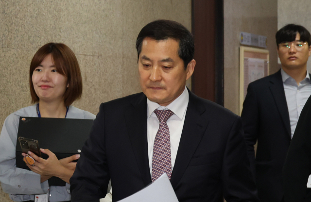 국민의힘 박대출 정책위의장이 16일 오전 서울 여의도 국회에서 열린 여성대상 범죄 신상공개 확대 방안 법무부 실무보고에 참석하고 있다. 연합뉴스