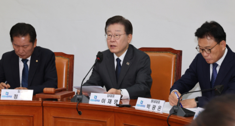 민주당 이재명 대표가 16일 국회 당 사무실에서 열린 최고위원회의에서 발언하고 있다. 연합뉴스