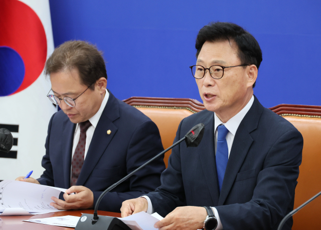 박광온 더불어민주당 원내대표가 20일 국회에서 열린 원내대책회의에서 발언하고 있다. 연합뉴스